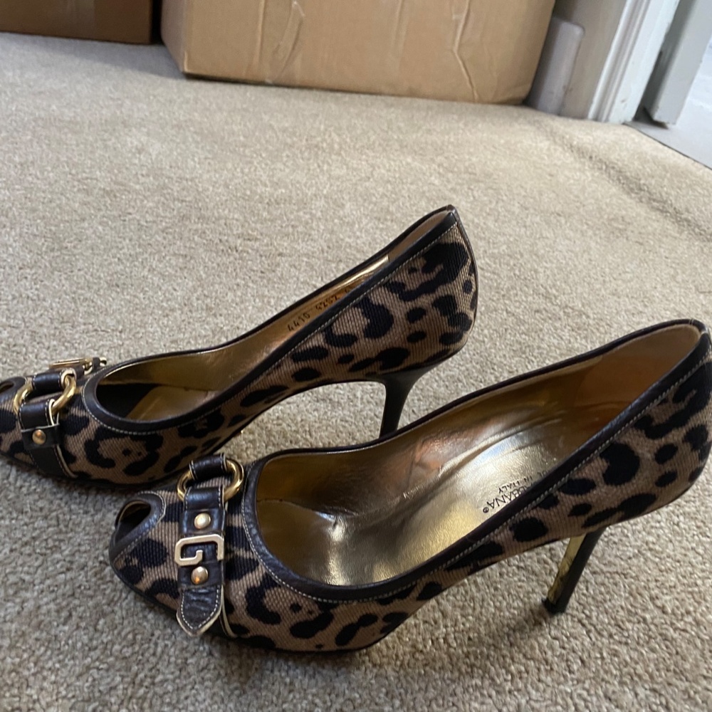 Dolce Gabbana classic leopard gold buckle heals